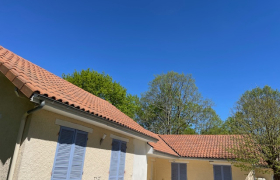  Chantier réalisé à Chancelade, traitement des mousses d’Alep plus réparation Bande solin 